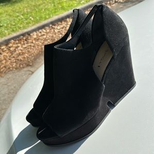 Via Spiga wedge suede black size 12